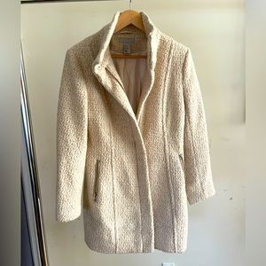 H&M cream coat. Size 6. Very good condition.